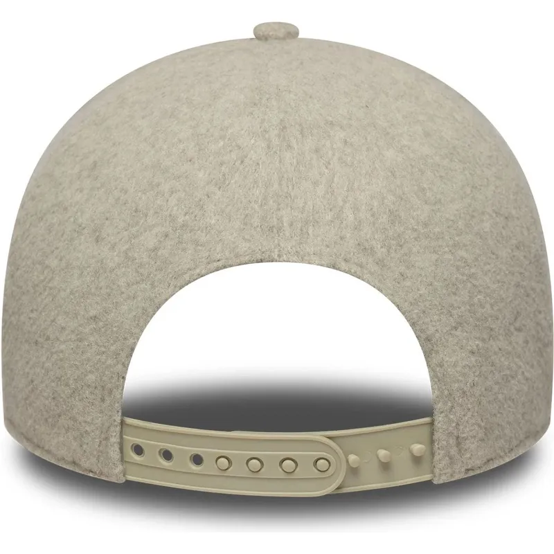 bezowa-czapka-z-zakrzywionym-daszkiem-snapback-z-bezowym-logo-9forty-e-frame-melton-new-york-yankees-mlb-new-era