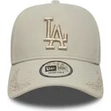 bezowa-czapka-z-daszkiem-typu-snapback-z-bezowym-logo-9forty-e-frame-tonal-icon-los-angeles-dodgers-mlb-marki-new-era