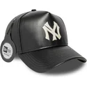 czarna-regulowana-czapka-z-daszkiem-9forty-e-frame-img-leather-new-york-yankees-mlb-new-era
