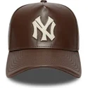 brazowa-zakrzywiona-czapka-z-daszkiem-9forty-e-frame-img-leather-new-york-yankees-mlb-od-new-era-regulowana