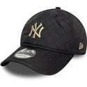 czarna-zakrzywiona-czapka-regulowana-z-bezowym-logo-9twenty-quilted-new-york-yankees-mlb-new-era