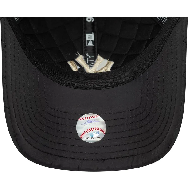 czarna-zakrzywiona-czapka-regulowana-z-bezowym-logo-9twenty-quilted-new-york-yankees-mlb-new-era