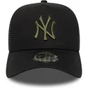 czarna-czapka-trucker-z-zielonym-logo-a-frame-league-essential-new-york-yankees-mlb-od-new-era
