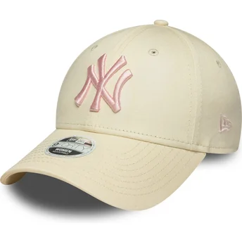 Beżowa zakrzywiona czapka z regulacją dla kobiet z różowym logo 9FORTY League Essential New York Yankees MLB od New Era