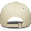 bezowa-zakrzywiona-czapka-z-regulacja-dla-kobiet-z-rozowym-logo-9forty-league-essential-new-york-yankees-mlb-od-new-era