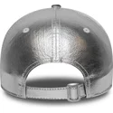 damska-srebrna-regulowana-czapka-z-zakrzywionym-daszkiem-9forty-metallic-new-york-yankees-mlb-new-era