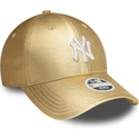 damska-zlota-regulowana-czapka-z-zakrzywionym-daszkiem-9forty-metallic-new-york-yankees-mlb-od-new-era