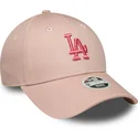 rozowa-regulowana-czapka-z-zakrzywionym-daszkiem-dla-kobiet-z-rozowym-logo-9forty-league-essential-los-angeles-dodgers-mlb-od-ne