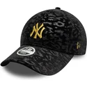 czarna-zakrzywiona-regulowana-czapka-dla-kobiet-z-zoltym-logo-9forty-leo-velour-metallic-new-york-yankees-mlb-od-new-era