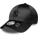 czarna-regulowana-czapka-z-daszkiem-dla-kobiet-z-czarnym-logo-9forty-satin-bow-back-new-york-yankees-mlb-new-era