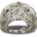 szara-zakrzywiona-czapka-regulowana-dla-kobiet-9forty-snake-new-york-yankees-mlb-od-new-era
