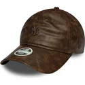 regulowana-brazowa-czapka-z-zakrzywionym-daszkiem-dla-kobiet-z-brazowym-logo-9twenty-worn-pu-new-york-yankees-mlb-od-new-era