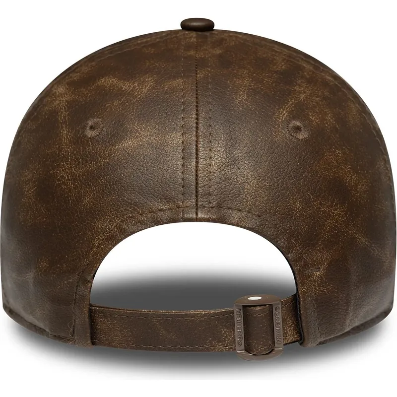 brazowa-regulowana-czapka-z-daszkiem-dla-kobiet-z-brazowym-logo-9twenty-worn-pu-new-york-yankees-mlb-new-era