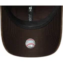 regulowana-brazowa-czapka-z-zakrzywionym-daszkiem-dla-kobiet-z-brazowym-logo-9twenty-worn-pu-new-york-yankees-mlb-od-new-era