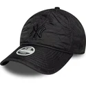 czarna-regulowana-czapka-z-daszkiem-dla-kobiet-z-czarnym-logo-9twenty-padded-new-york-yankees-mlb-new-era