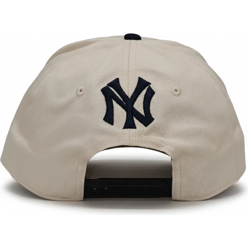 czapka-z-daszkiem-bezowo-czarna-snapback-rise-structured-new-york-yankees-mlb-od-nike