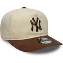 bezowo-brazowa-zakrzywiona-czapka-z-regulacja-9fifty-a-frame-suede-visor-new-york-yankees-mlb-new-era