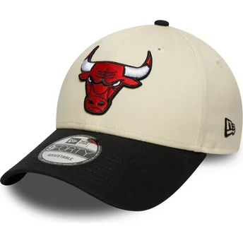 Beżowo-czarna zakrzywiona regulowana czapka 9FORTY Colour Block Chicago Bulls NBA New Era