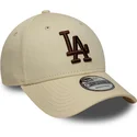 bezowa-regulowana-czapka-z-zakrzywionym-daszkiem-z-brazowym-logo-9forty-league-essential-los-angeles-dodgers-mlb-new-era