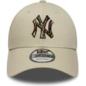 bezowa-regulowana-czapka-z-zakrzywionym-daszkiem-9forty-camo-infill-new-york-yankees-mlb-new-era