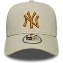 czapka-trucker-bezowa-z-brazowym-logo-a-frame-league-essential-new-york-yankees-mlb-new-era