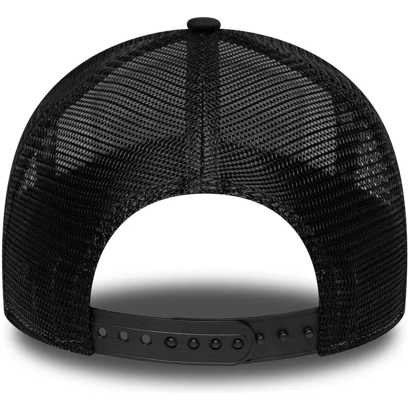 new-era-a-frame-location-cities-and-beaches-austin-texas-white-and-black-trucker-hat