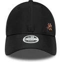 czarna-regulowana-czapka-z-zakrzywionym-daszkiem-z-brazowym-logo-dla-kobiet-9forty-flawless-new-york-yankees-mlb-new-era