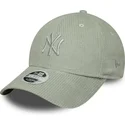jasnozielona-regulowana-czapka-z-daszkiem-z-zielonym-logo-dla-kobiet-9forty-m-crown-pastel-cord-new-york-yankees-mlb-new-era