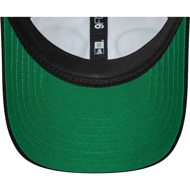 biala-i-czarna-zakrzywiona-czapka-z-regulacja-dla-malego-dziecka-9forty-cord-ears-new-era