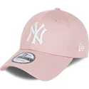 rozowa-regulowana-czapka-z-zakrzywionym-daszkiem-z-rozowym-logo-9forty-league-essential-new-york-yankees-mlb-new-era
