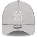 gorra-trucker-gris-con-logo-gris-9forty-apex-batting-practice-de-new-york-yankees-mlb-de-new-era