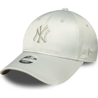 Zielona regulowana czapka z zakrzywionym daszkiem dla kobiet 9FORTY Bow Back Satin New York Yankees MLB New Era