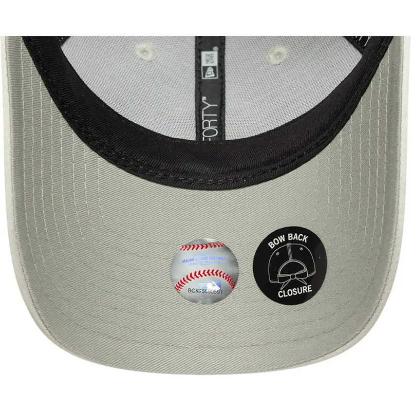 zielona-regulowana-czapka-z-zakrzywionym-daszkiem-dla-kobiet-9forty-bow-back-satin-new-york-yankees-mlb-new-era