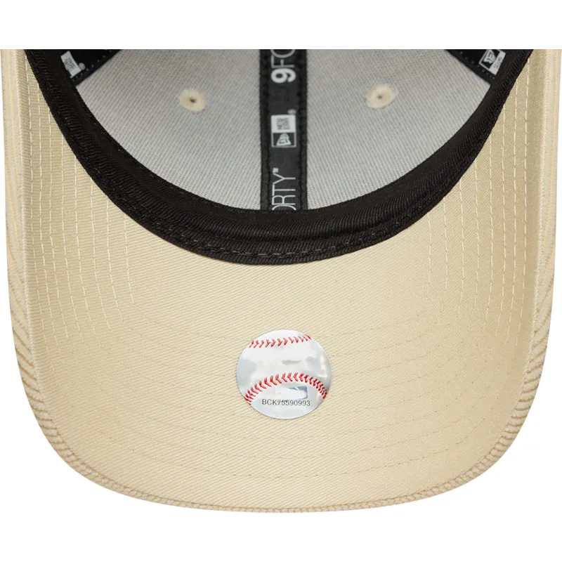 bezowa-zakrzywiona-czapka-regulowana-dla-kobiet-9forty-mini-cord-new-york-yankees-mlb-new-era