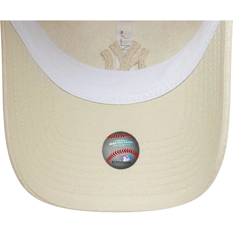 bezowa-regulowana-czapka-z-daszkiem-z-bezowym-logo-dla-kobiet-9twenty-midi-linen-new-york-yankees-mlb-new-era