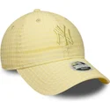zolta-zakrzywiona-czapka-regulowana-z-zoltym-logo-dla-kobiet-9twenty-seersucker-new-york-yankees-mlb-new-era