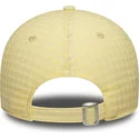 zolta-zakrzywiona-czapka-regulowana-z-zoltym-logo-dla-kobiet-9twenty-seersucker-new-york-yankees-mlb-new-era