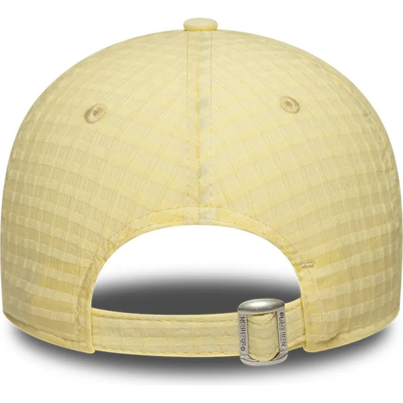 zolta-zakrzywiona-czapka-regulowana-z-zoltym-logo-dla-kobiet-9twenty-seersucker-new-york-yankees-mlb-new-era