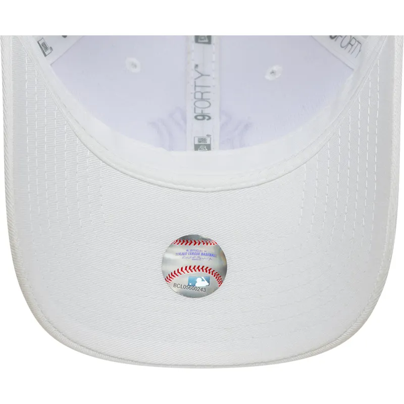 gorra-curva-blanca-ajustable-con-logo-violeta-para-mujer-9forty-league-essential-de-new-york-yankees-mlb-de-new-era