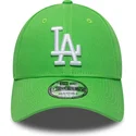 zielona-jasna-regulowana-czapka-z-zakrzywionym-daszkiem-z-bialym-logo-9forty-league-essential-los-angeles-dodgers-mlb-od-new-era