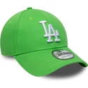 zielona-jasna-regulowana-czapka-z-zakrzywionym-daszkiem-z-bialym-logo-9forty-league-essential-los-angeles-dodgers-mlb-od-new-era