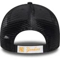granatowa-regulowana-czapka-trucker-z-pomaranczowym-logo-9forty-homefield-midi-new-york-yankees-mlb-new-era