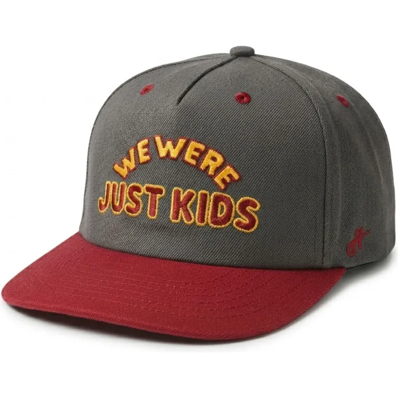 szara-i-czerwona-czapka-z-daszkiem-snapback-just-kids-the-retro-od-homenage