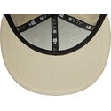 bezowa-plaska-czapka-snapback-z-bialym-logo-9fifty-league-essential-new-york-yankees-mlb-new-era