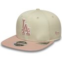 bezowa-plaska-czapka-snapback-z-rozowym-logo-9fifty-original-fit-world-series-patch-los-angeles-dodgers-mlb-new-era