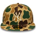 plaska-czapka-kamuflazowa-dopasowana-z-bezowym-logo-59fifty-camo-new-york-yankees-mlb-new-era