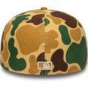 plaska-czapka-kamuflazowa-dopasowana-z-bezowym-logo-59fifty-camo-new-york-yankees-mlb-new-era