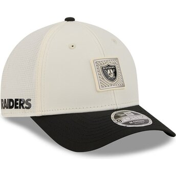Beżowo-czarna zakrzywiona czapka snapback 9FORTY M-Crown Training Pack 2026 Las Vegas Raiders NFL New Era