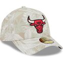 bezowa-zakrzywiona-czapka-dopasowana-59forty-a-frame-leafy-palm-chicago-bulls-nba-new-era
