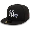 czarna-dopasowana-czapka-z-daszkiem-59fifty-heart-icon-new-york-yankees-mlb-new-era